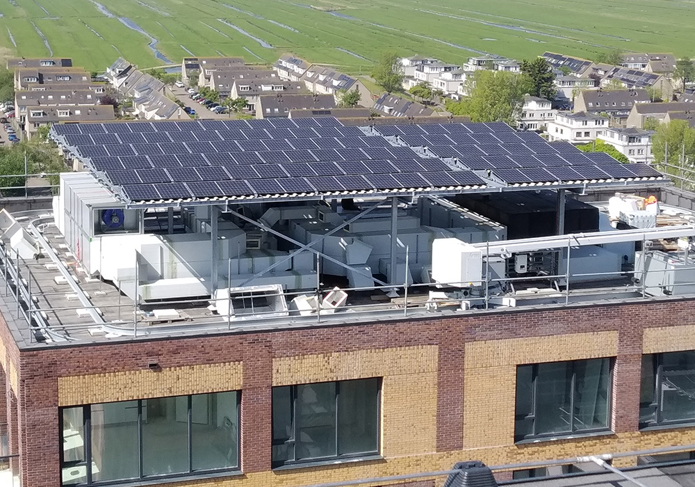 Schouten Techniek installatie zonnepanelen project De Zaanse Helden
