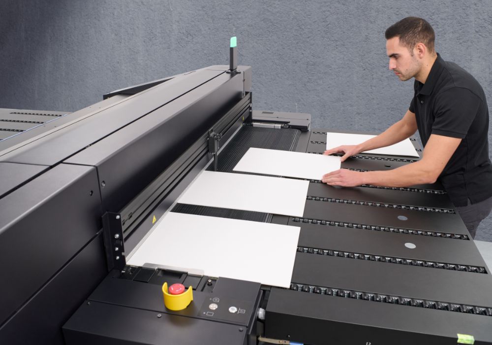 HP Latex R530 Loading Multi Rigid 35x70 01_3384413.jpg.jpg